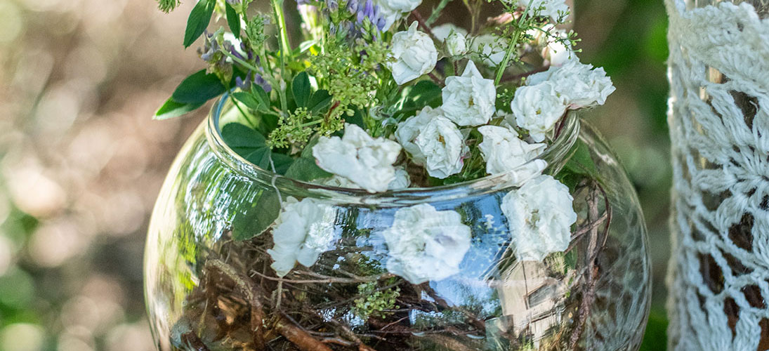 Vázák edények tálak üvegből